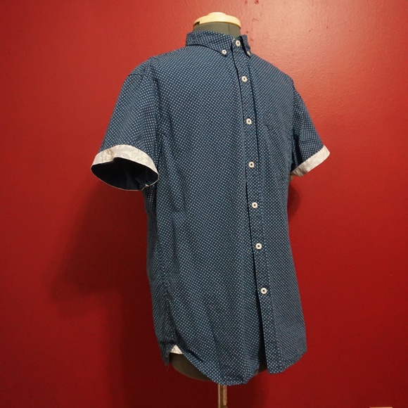 short sleeve button up with patterned sleeve cuffs - Picture 2 of 3